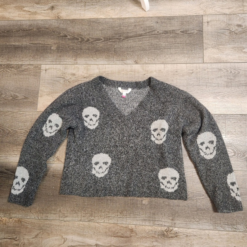 No Boundaries Skull Sweater Women Large L Grey V-Neck Excellent Goth Grunge